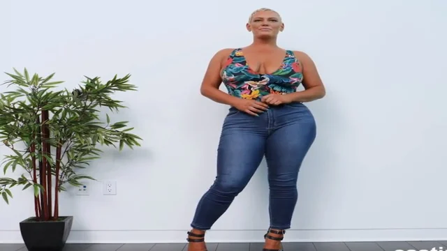 На камеру пасынок негр оттарабанил жопастую белую мачеху